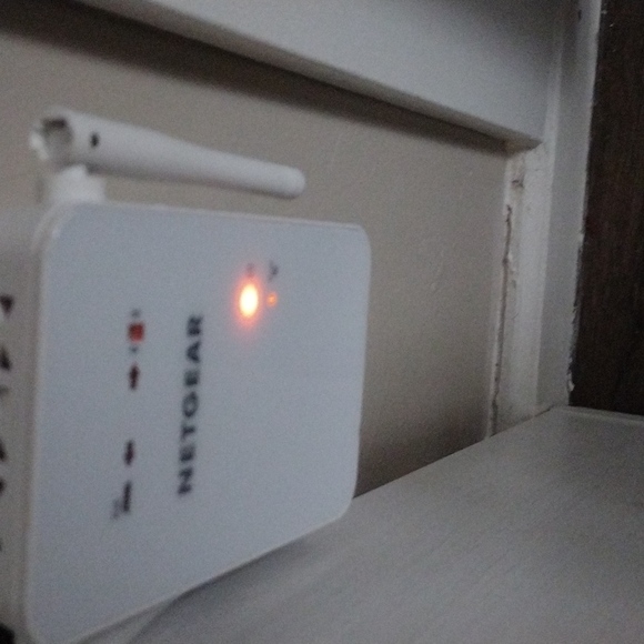 Netgear Wifi Range Extender  EX6100v2 - Picture 8 of 8
